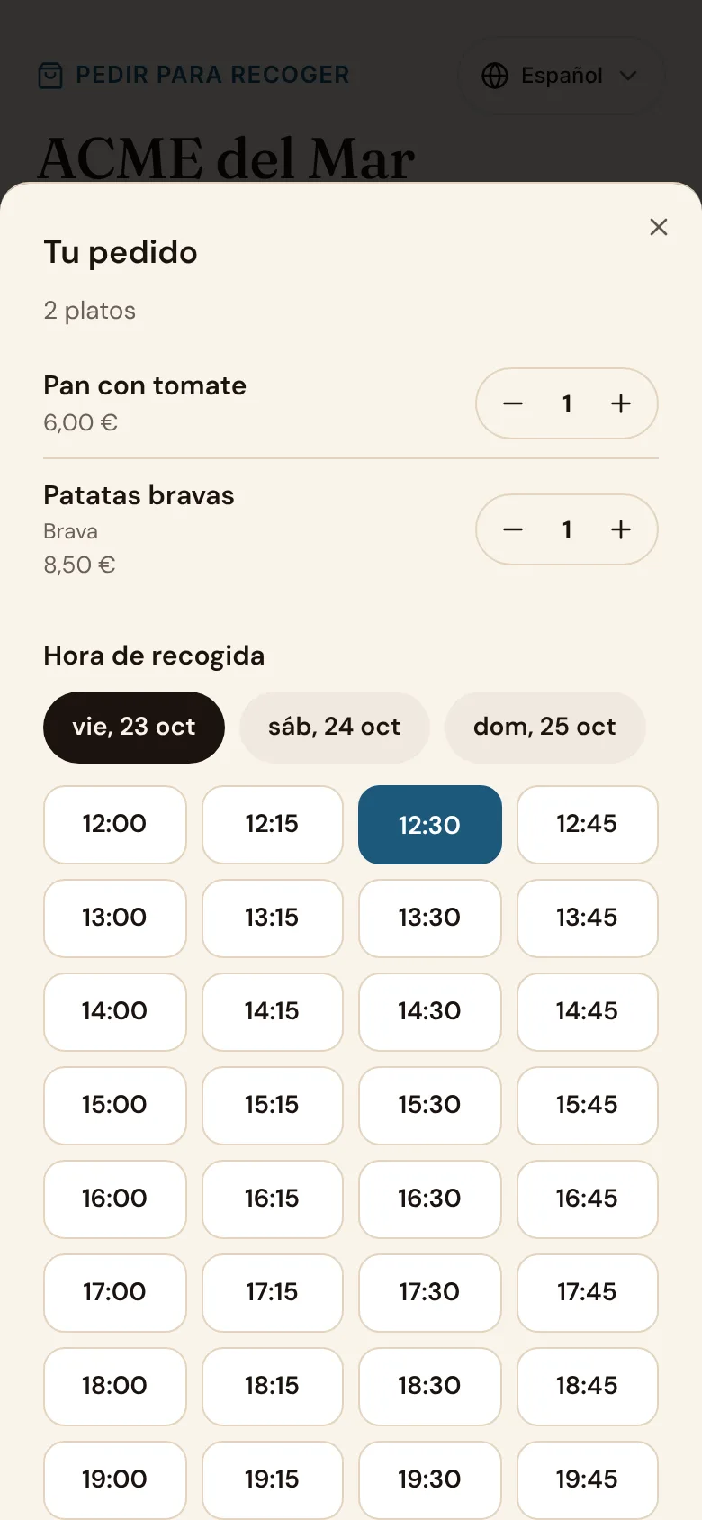 Un cliente eligiendo la hora de recogida en el restaurante de demostración